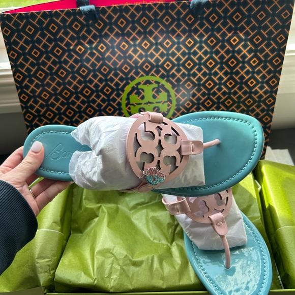 Tory Burch Bonbon Miller Patent Charm Sandal Cotton Candy Size 10 Blue Pink - Picture 3 of 14